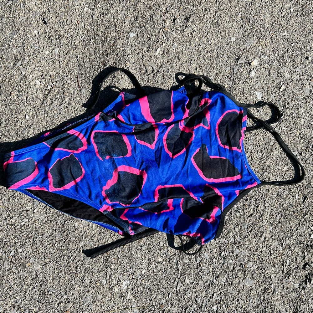 Jolyn- flattering- tieback